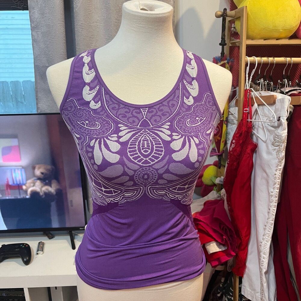 Purple ATHLETA paisley print workout tank top with contour and cinching details